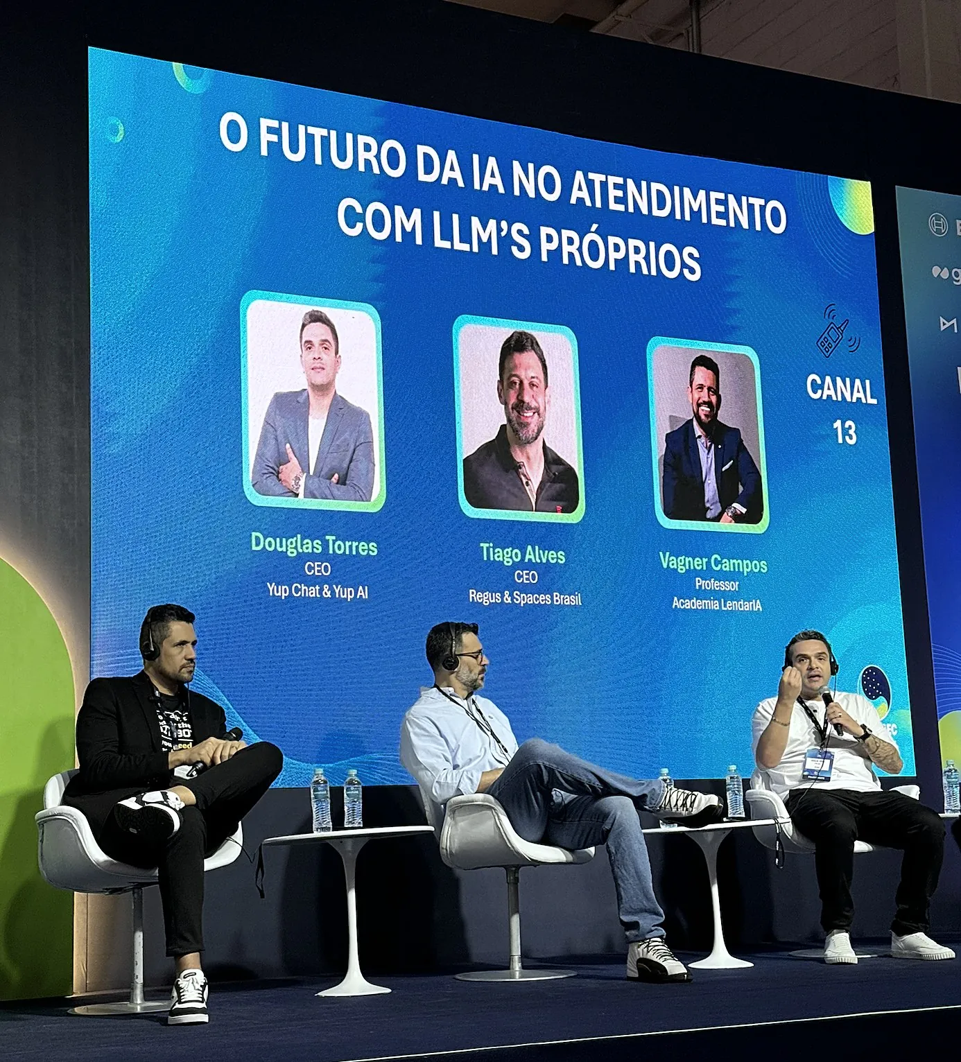 Vagner Campos em painel no CONAREC 2024 sobre o futuro da IA no atendimento com LLMs próprios